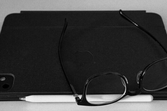 Agentic Commerce 4 Tablet, phone, stylus and glasses, photographed by Yammie Pang
